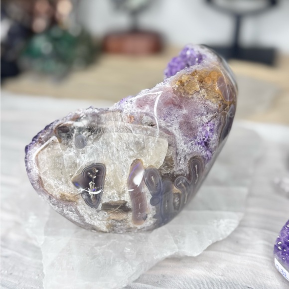 🌈 Stunning Agate Sculpture from Brazil | High-Grade Natural Stone 🌈 - Picture 10 of 11